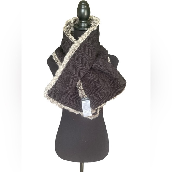 NWOT Stella & Dot 3-Way Reversible Faux-Fur Scarf Wrap - Picture 3 of 8